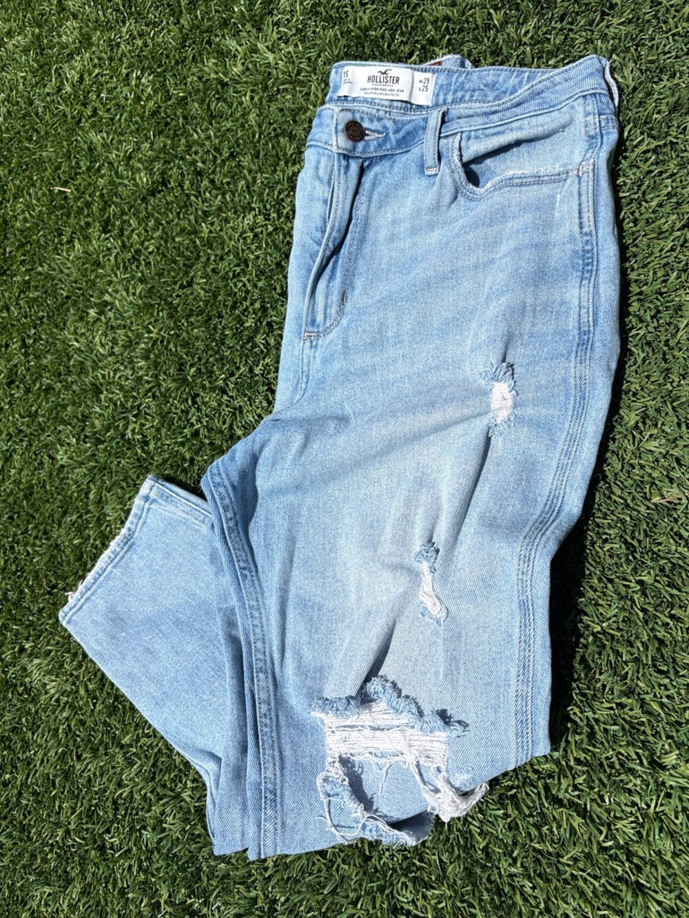 Hollister Light Blue Distressed Curvy High-Rise MOM Jean 🌷